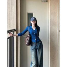 批发蓝色<b class='q'>翻领</b>针织开衫外套女秋冬季收腰内搭软糯毛衣短款独特绝美上衣