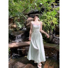 批发2026新款法式绝美吊带连衣<b class='q'>裙子</b>女夏季小个子海边度假气质仙女<b class='q'>长</b><b class='q'>裙</b>