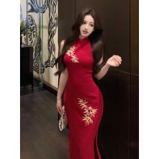 批发新中式国风刺绣<b class='q'>旗袍</b>连衣裙御姐独特绝美红色修身包臀长裙2026<b class='q'>夏季</b>