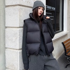 批发韩版云朵泡芙棉服马甲女2026<b class='q'>秋</b>冬新款超好看无袖坎肩背心外套