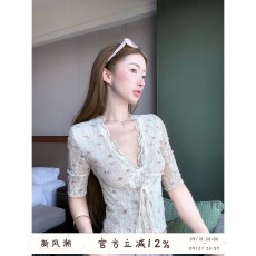 批发漂亮蕾丝碎花V领<b class='q'>T</b><b class='q'>恤</b>女夏季五分<b class='q'>袖</b>系带修身显瘦百搭淑女风短<b class='q'>袖</b>上衣