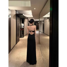 批发设计感露背挂脖<b class='q'>连衣裙</b>女夏季御姐风修身礼服长裙黑色气质包臀裙子