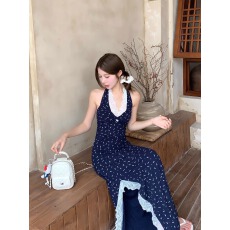 批发韩系蕾丝拼接碎花吊带<b class='q'>连衣裙</b>女2026新款小个子掐腰显瘦挂脖长裙子