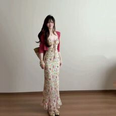 批发多巴胺明媚子女<b class='q'>修身</b>碎花春夏季吊带连衣裙度假开衫套装收腰长裙