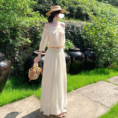 批发温柔风杏色<b class='q'>一字领</b>中袖短款蕾丝露腰时尚套装 显瘦气质