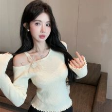 批发辣妹风斜肩露肩木耳边长袖短款毛针织衫 显瘦气质