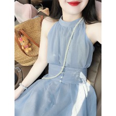 批发温柔风浅蓝色挂脖无袖收腰<b class='q'>连衣裙</b> 显瘦气质