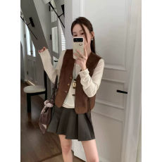 批发美拉德麂皮绒v领马甲女<b class='q'>夏</b>新款时髦洋气短款外套无袖背心上衣坎肩
