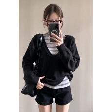 批发秋季新品气质<b class='q'>条纹</b>高领背心上衣+大v领针织衫+短<b class='q'>裤</b>三件套