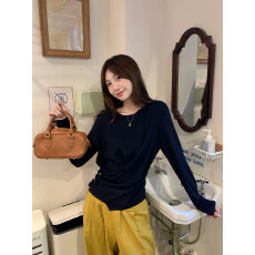 批发龙妹家<b class='q'>白色</b>针织打底衫毛衣女内搭2026早秋新款高级设计慵懒风上衣