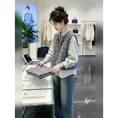 批发罗粉小众面料设计师品牌时尚洋气<b class='q'>通勤</b>假两件叠穿印花衬衫秋季新款