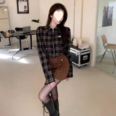 批发春秋新款<b class='q'>格子衬衫</b>女设计感小众春装新款炸街甜辣短款拉链长袖上衣