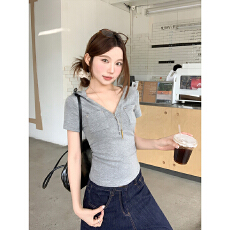 纯欲风连帽v领短袖正肩t恤女2026夏季新款褶皱收腰显瘦百搭短上衣